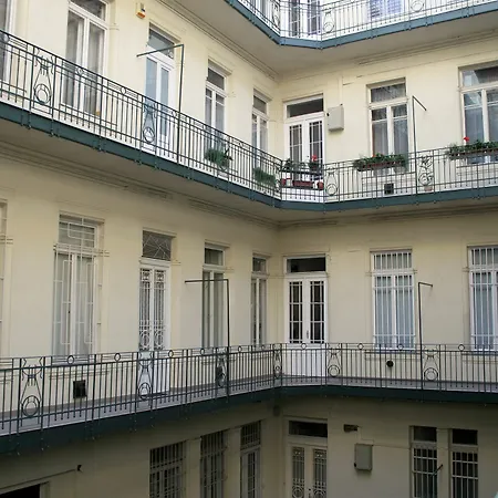 Central Apartments Budapest Отель Будапешт