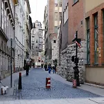 Central Apartments Budapest Otel *